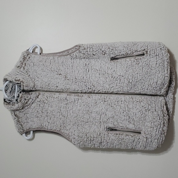 Thread and supply vest - Picture 7 of 9